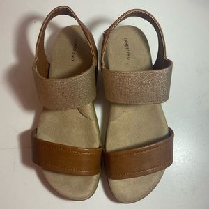 New never worn Lands end sandals!!!
